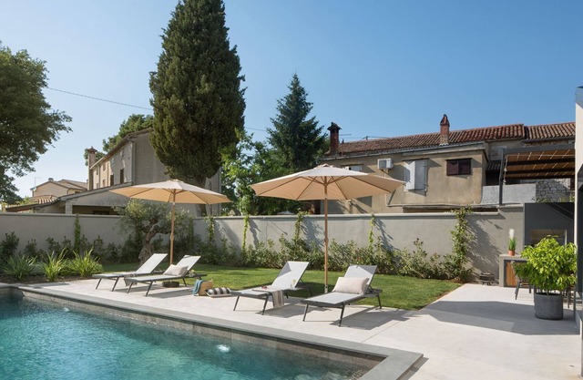 Extravagant and modern villa with large pool near Porec