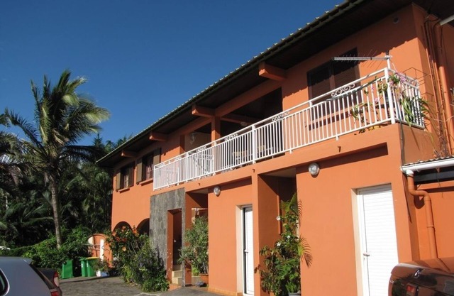 F3 apartment in the heart of Petite Ile