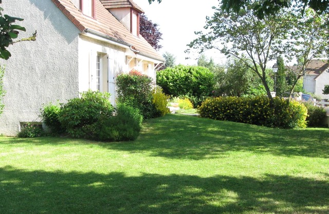 F3 in detached house 30 km from Paris