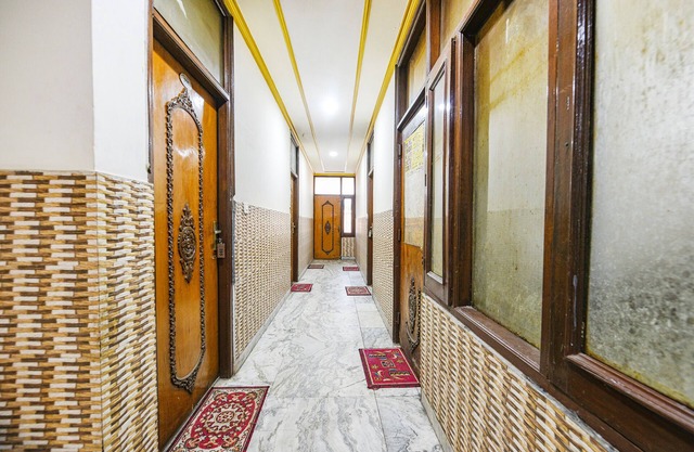 Fabhotel Royal Inn