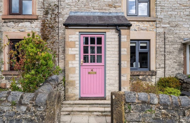 Fable Cottage: Luxurious Stay