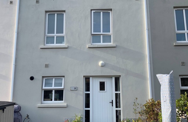 Fabulous 4 bedroom townhouse on West Strand beach 15 min walk to Royal Portrush
