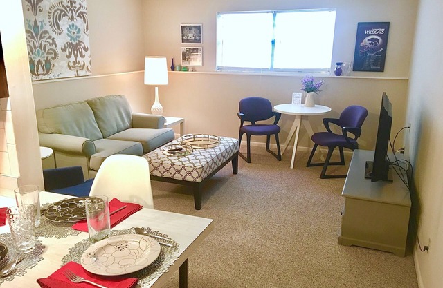 Fabulous Aggieville Hideaway - Convenient 1 bedroom next to KSU & Aggieville