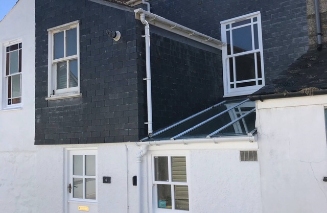 Fabulous holiday house with garden and nearby parking, close to town and beaches