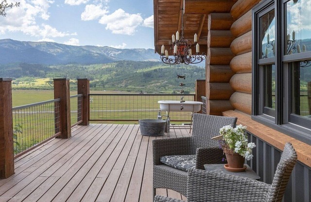 Fall Specials ⁓ Aspen Bear Paws – Hot Tub ~ BBQ