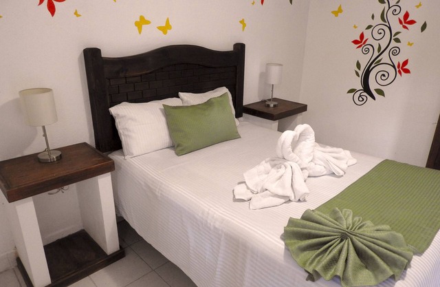 Family & Pet Friendly Hotel/Clean Rooms/Private Bathroom/Cable TV & WiFi