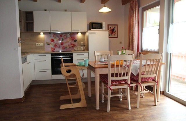 Familienfreundliches Ferienhaus (80qm) mit Balkon in ländlicher Umgebung
