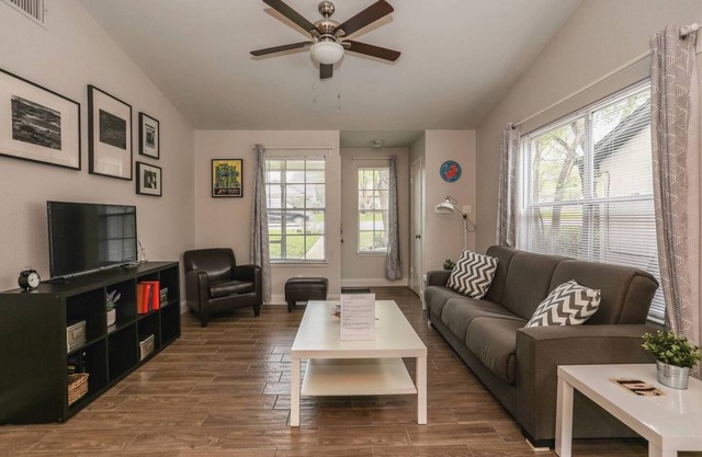 Families/Couples | Perfect for a Home Base I