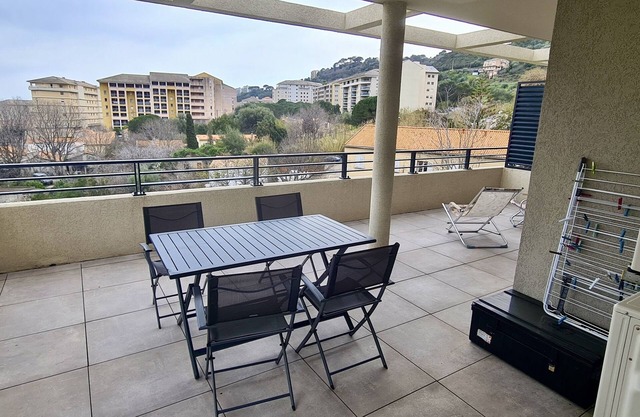 Family apartment on the heights of Bastia