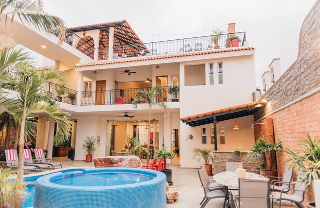 Family-approved, beautiful view, vacation home! Kids Welcome