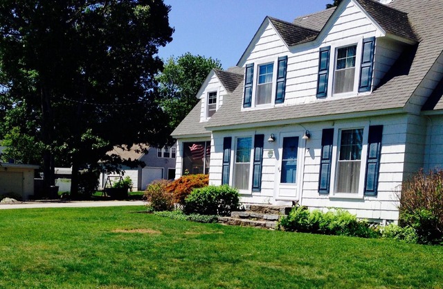 Family Cottage Steps from the Beach!