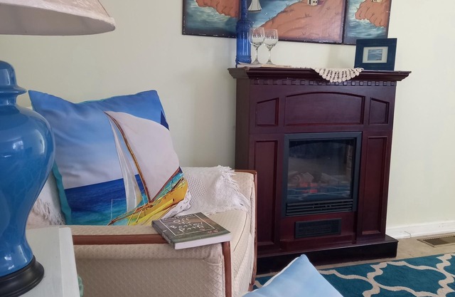 Family Cottage with Fire Pit Near Beach