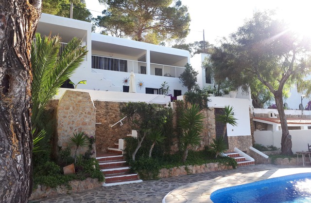 Family-friendly summer house with private pool and WLAN