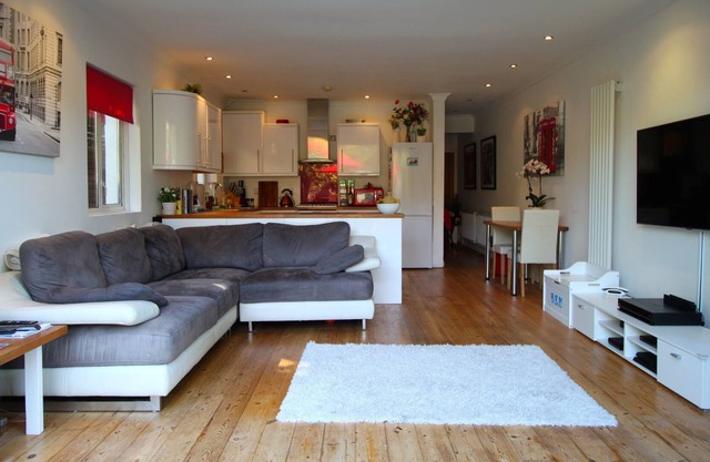 Family-Friendly 2 Bedroom Apartment With Large Garden