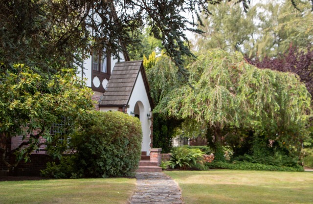 Family friendly, 3 block walk to town
