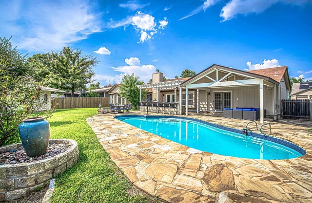Family-Friendly 3BR w/Private Pool & BBQ in SW Austin