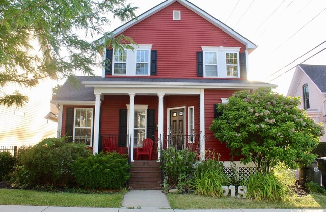 Family-friendly 4BR House for Football Weekends: Close to ND