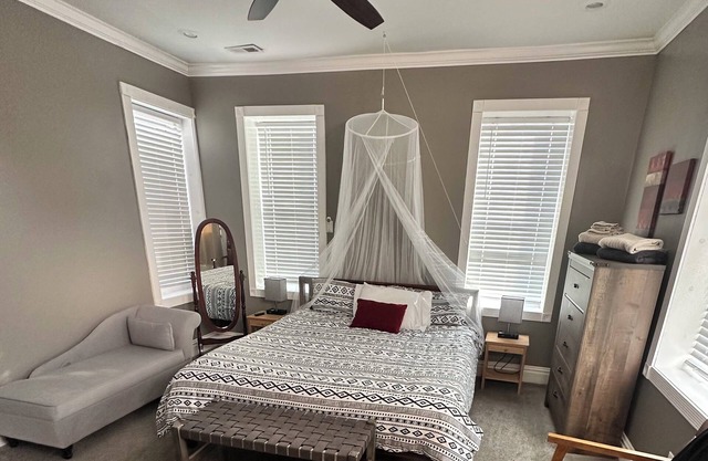 Family-Friendly Comfort in St Louis-Crib,Toddler Lounge,Game Area & Backyard Fun