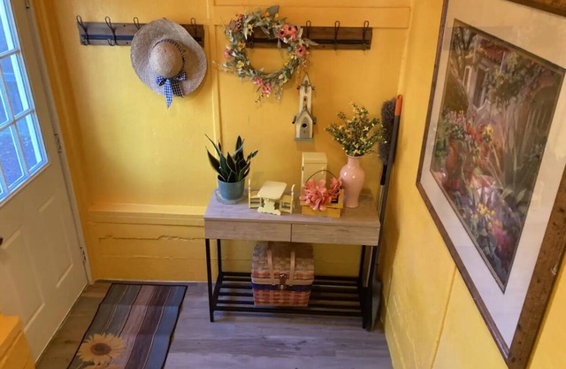Family friendly Home in the center of Longmont!