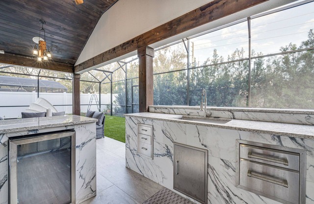 Family-friendly Home w/Lanai ~ 6 Mi to Disney