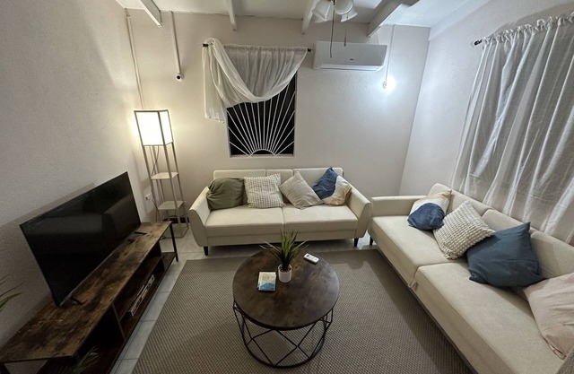 Family-friendly Oistins home in a quiet area! 5 minutes to the sea +nearby shop!
