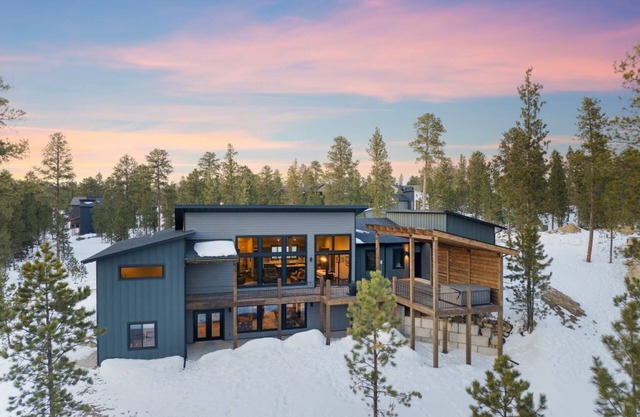 Family Friendly, Hot Tub, Clubhouse access, Ample parking room