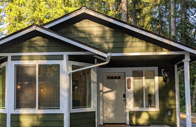 Family Getaway Ashford/Mt Rainier Nisqually Gate-Dan's Place