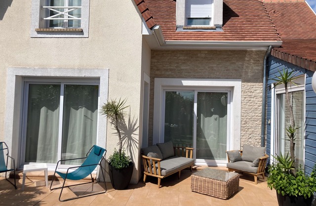 Family home 200m from the sea with garden