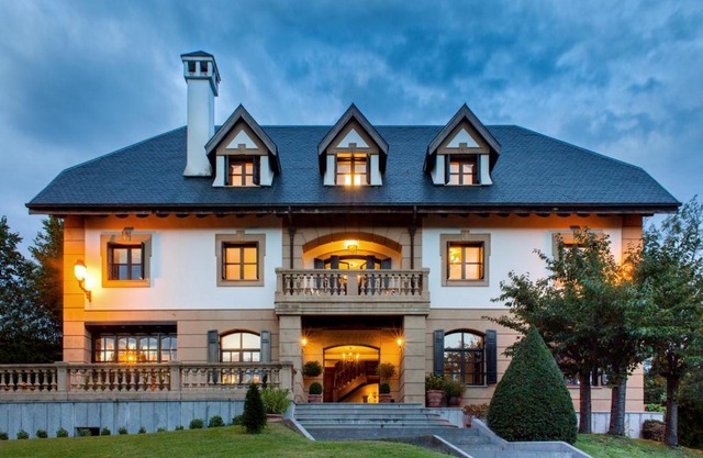 Family Home in Oiartzun with Mountain View