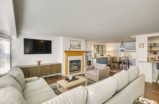 Family Home w/Games & Fenced Yard in South Ogden