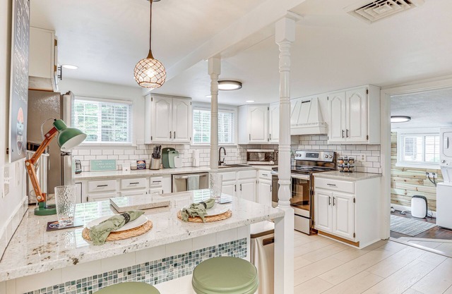 Family Home w/Hot Tub: 1/2 Mi to Lake Milton