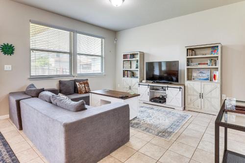 Family Home with Pool Access 5 Mi to Downtown Buda!