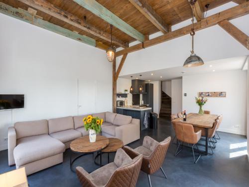 Family House near Vrouwenpolder Beach, cleaning included