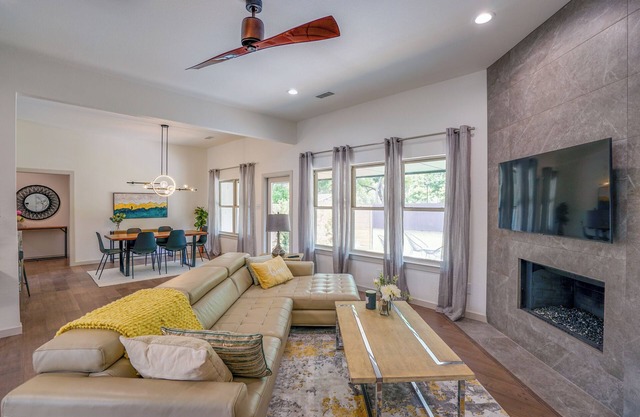 FAMILY, KIDS & PETS FRIENDLY!nAMAZING LOCATION!