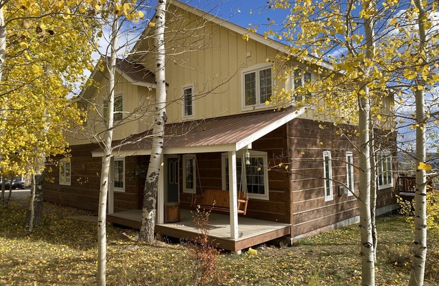 Family mountain getaway- endless recreation opportunities all within 20 minutes!