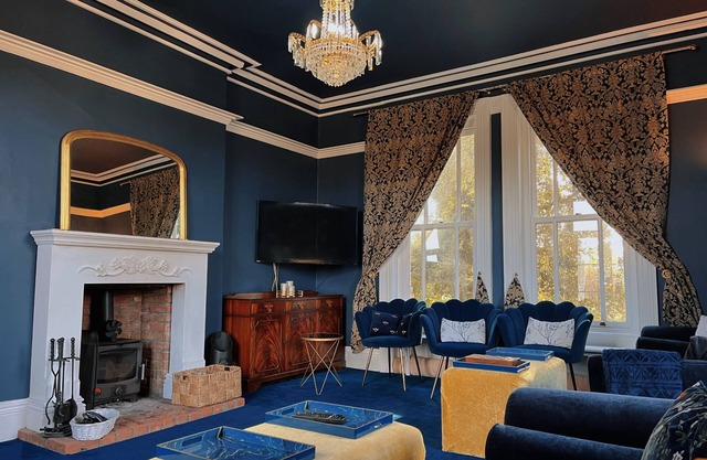 Family party ten-bedroom Villa, hot tub and games room