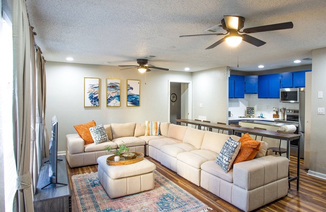 Family & Pet Friendly, Location Style & Comfort *4BR/2BA Walk To Everything