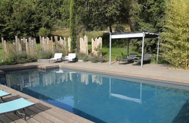 Family residence with swimming pool between Lot and Dordogne