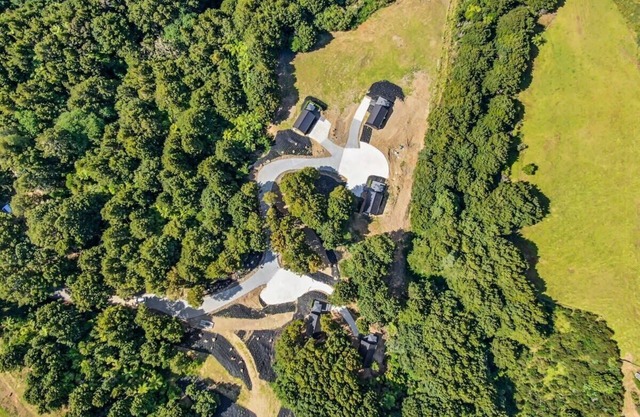 Family Retreat: 10 Mins from Tara Iti