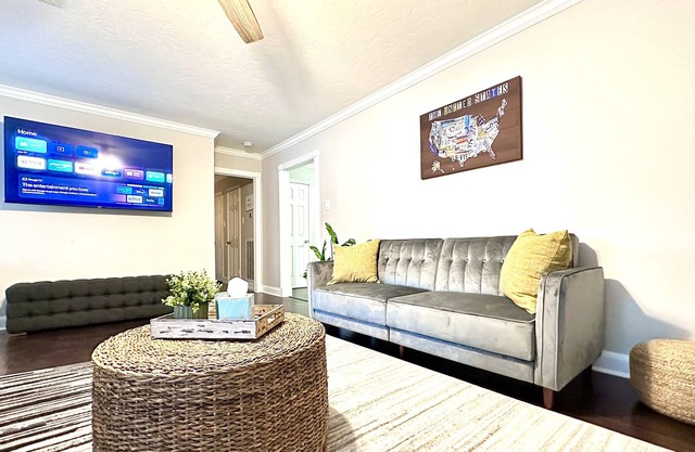 Family Retreat w Pool Sleeps 8