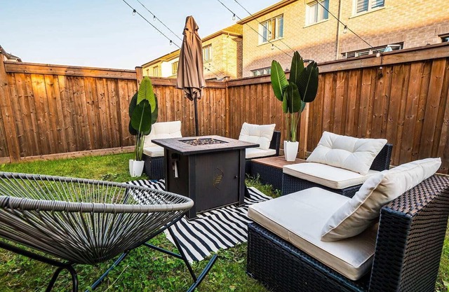 Family Retreat w/Pool Table, Fire Table & BBQ