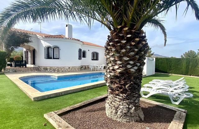 Family Villa with Pool, Close to Beach, Sleeps 8
