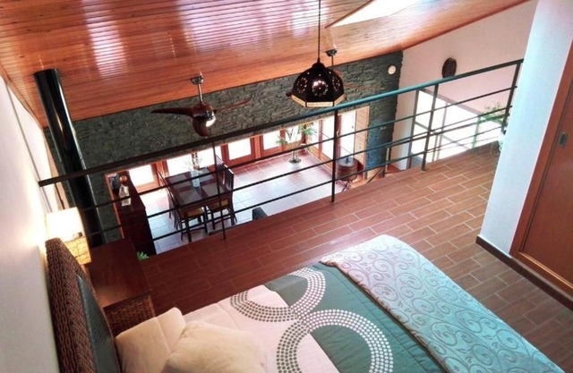 Fantástico loft entre montañas, con piscina comunitaria