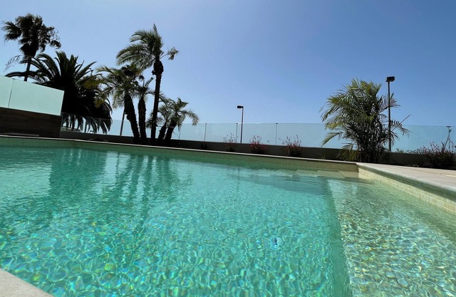 Fantastic apartment with pool and sea views