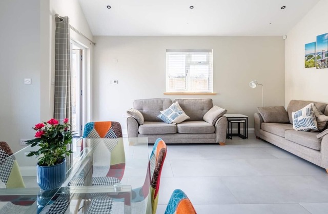 Fantastic and Sleek 3BD Home Wrington Bristol