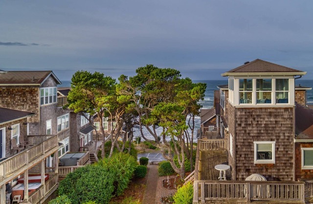Fantastic Coastal Getaway, Open Floor Plan, Steps Away From Beach, Fireplace, BBQ, Ocean Views
