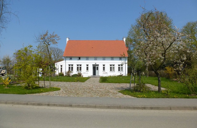 Fantastic luxury house near the beach in a large beautiful garden