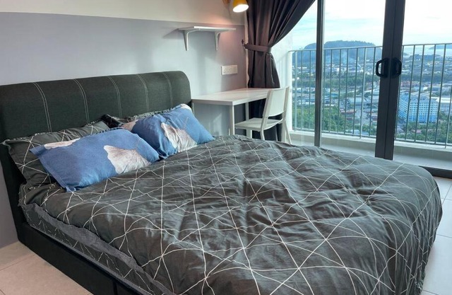 Fantastic View, Cozy and Lovely 3BR Condo at Meritus Residensi