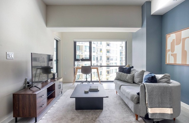 Fantastic West LA 1BR w/Pool, Gym & Lounge, nr Shops, by Blueground