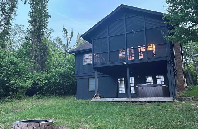 Far View Cabin- Private Mountain Retreat & Hot Tub